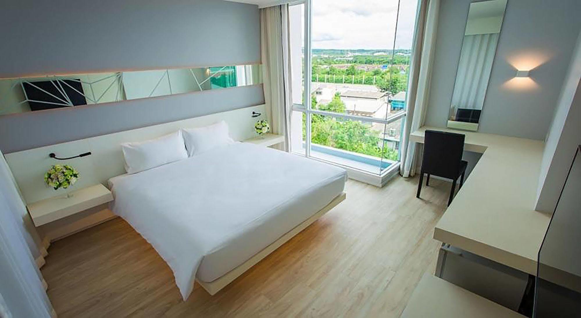 Crystal Hotel Hat Yai Exteriör bild