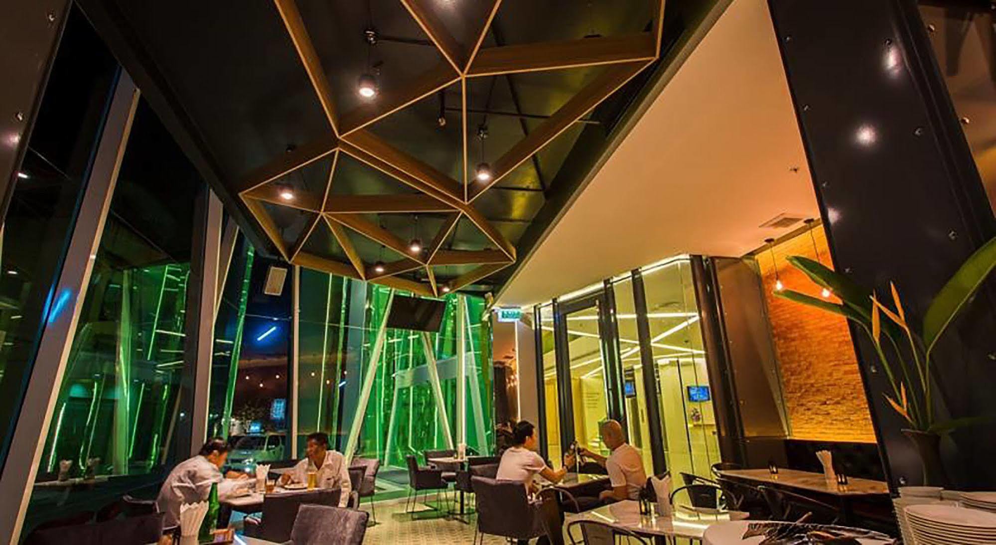 Crystal Hotel Hat Yai Exteriör bild