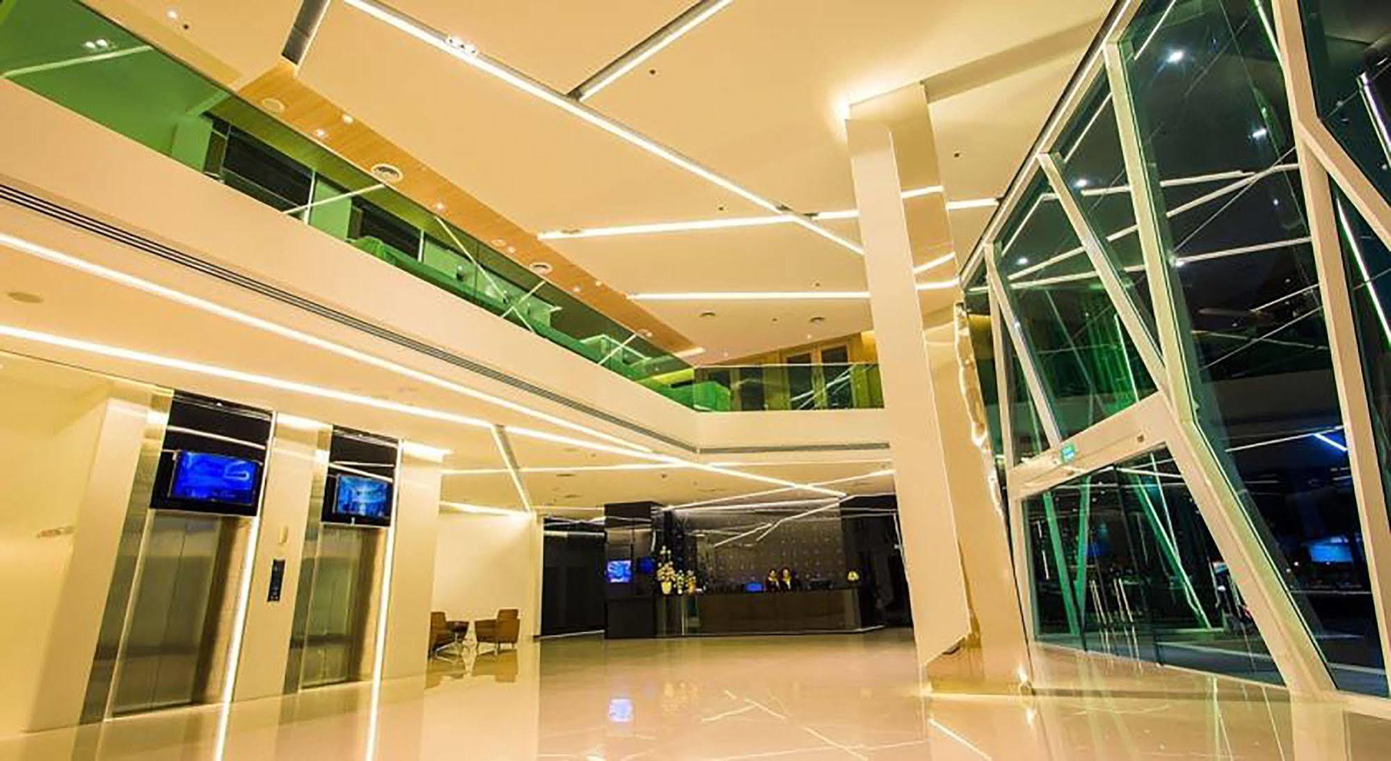 Crystal Hotel Hat Yai Exteriör bild