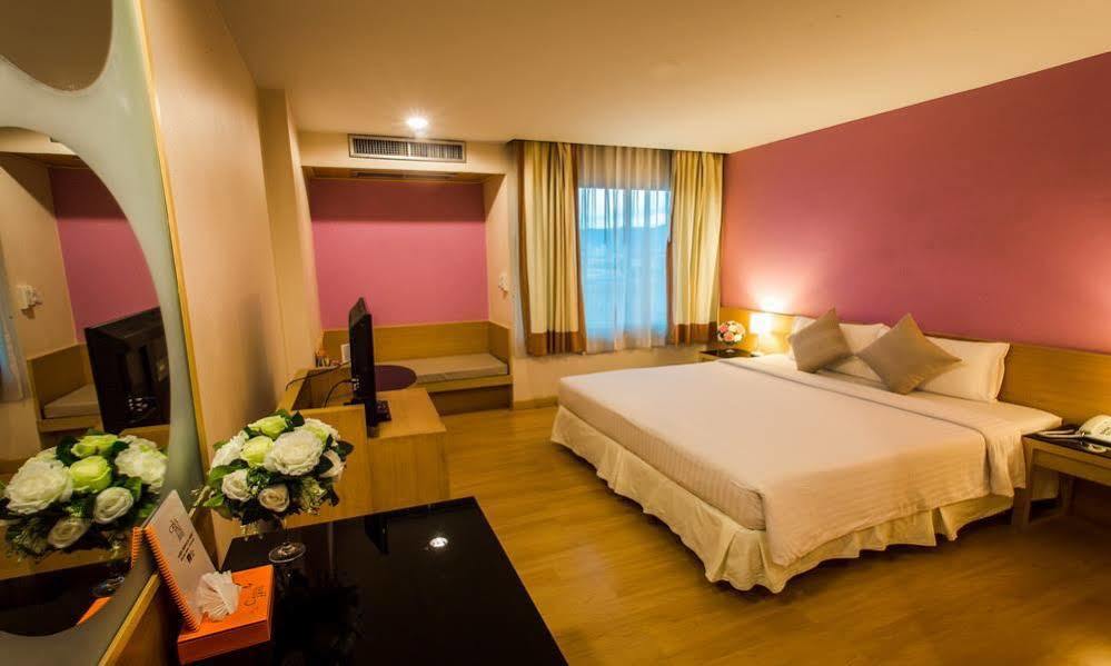 Crystal Hotel Hat Yai Exteriör bild
